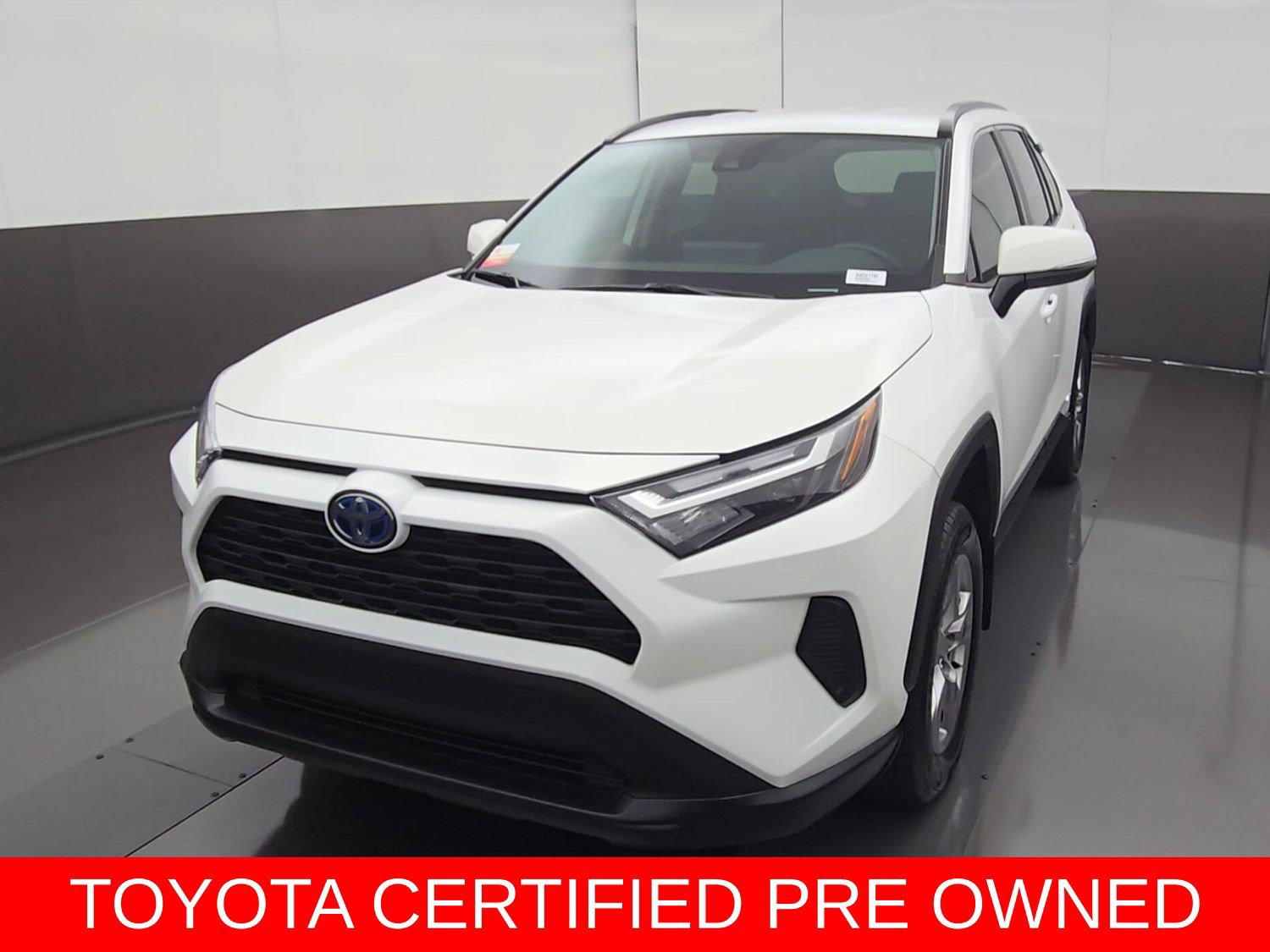 Used 2024 Toyota RAV4 XLE AWD/4WD image 1