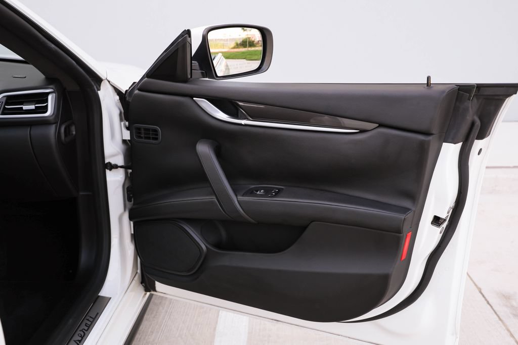 Used 2015 Maserati Ghibli RWD image 22