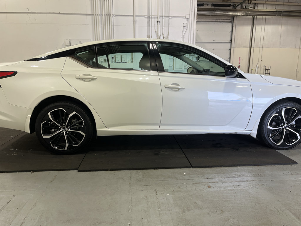 Used 2023 Nissan Altima 2.5 SR w/ SR Premium Package AWD/4WD image 12