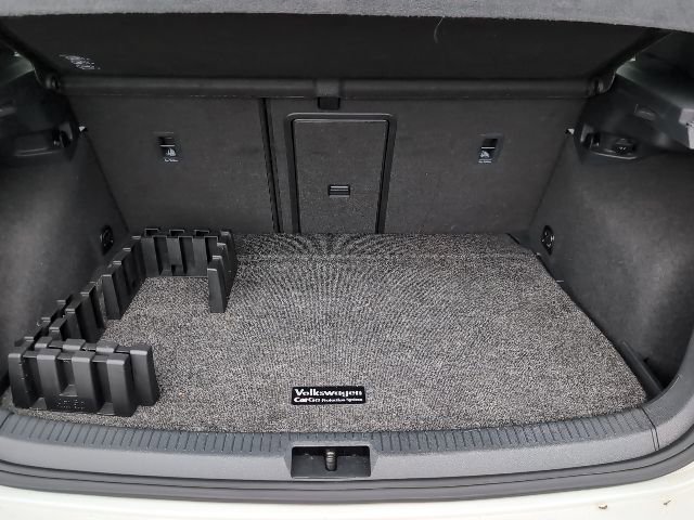 Used 2018 Volkswagen Golf R 4-Door image 26