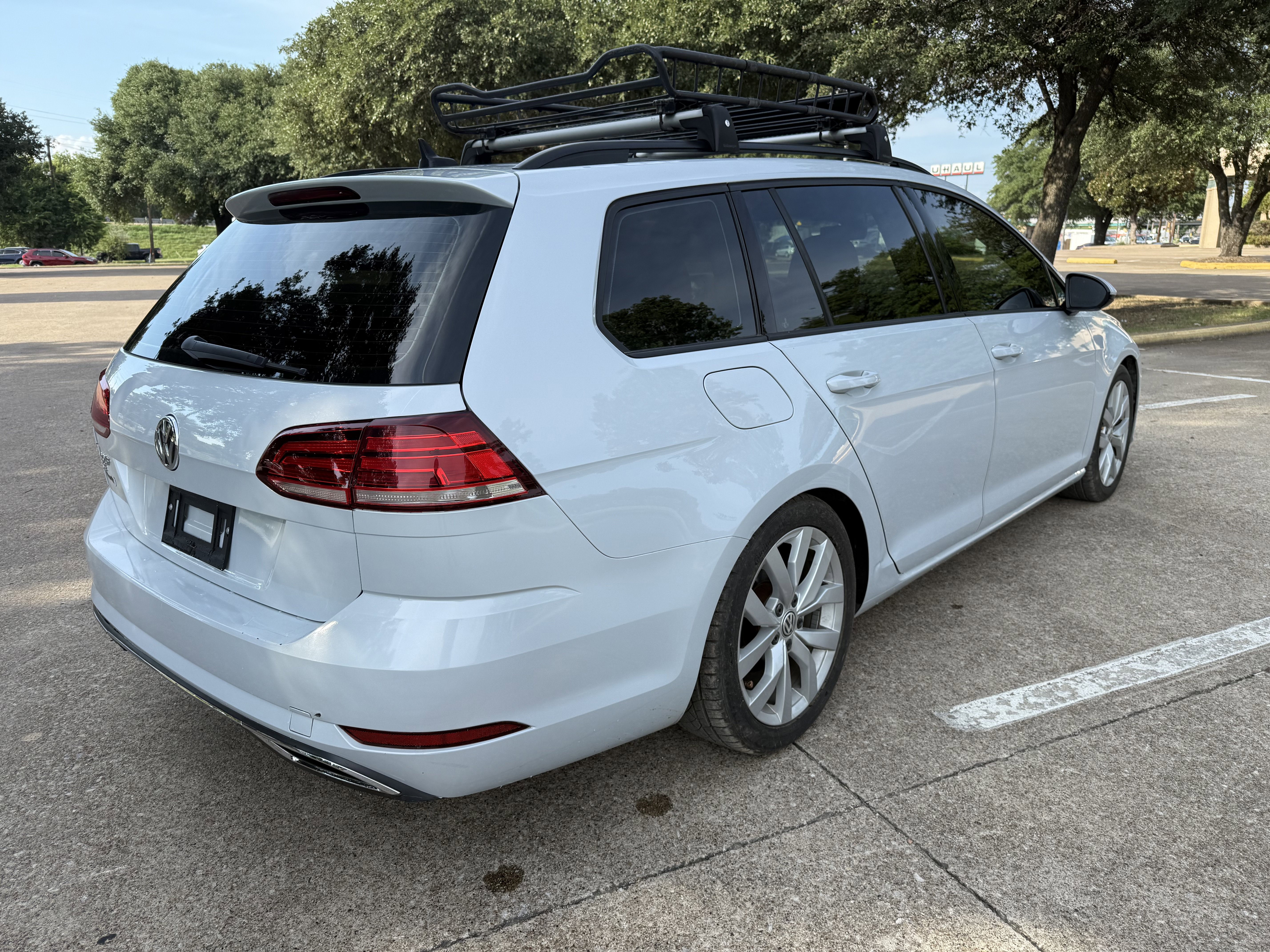 Used 2019 Volkswagen Golf SE image 5
