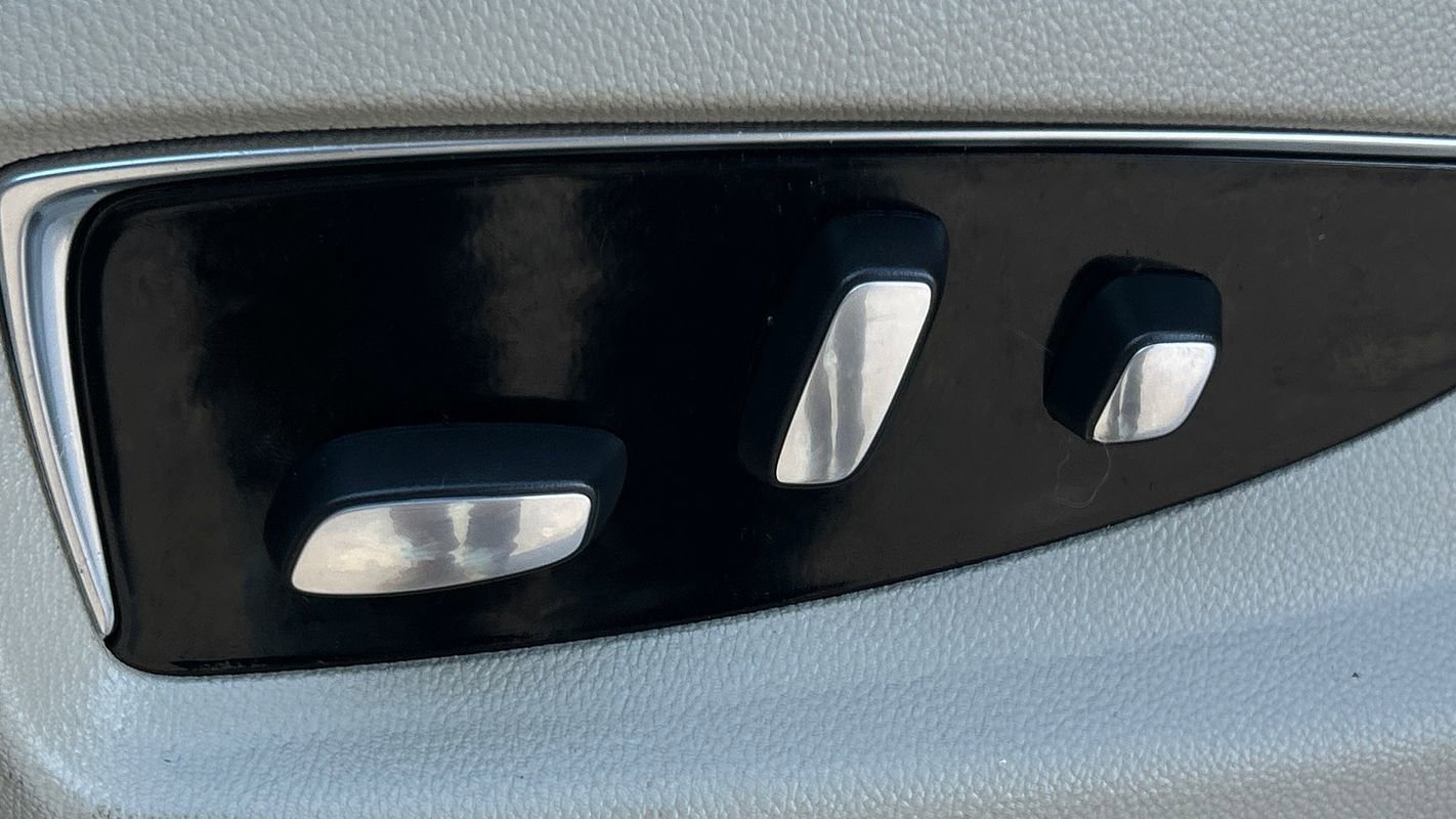 Used 2019 Cadillac Escalade ESV Luxury image 38