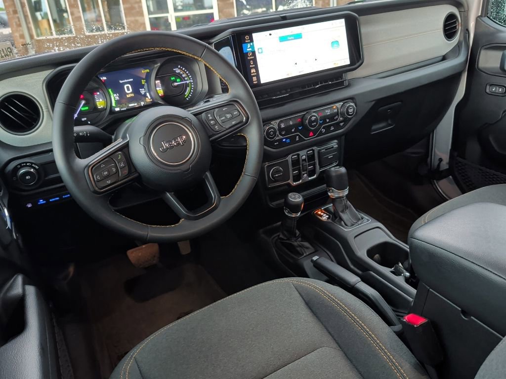 Used 2024 Jeep Wrangler Unlimited w/ Convenience Group AWD/4WD image 15