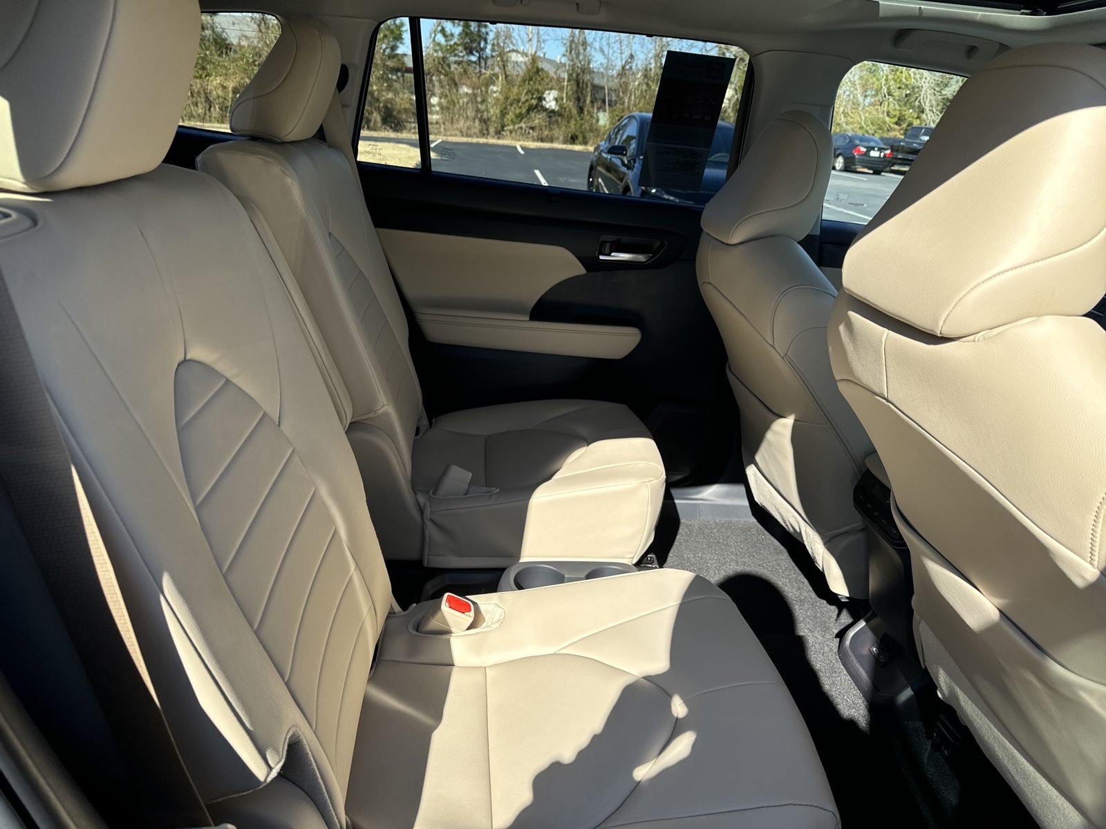 New 2025 Toyota Highlander XLE AWD/4WD image 30
