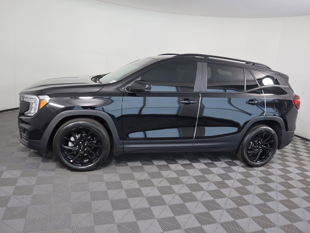 Used 2023 GMC Terrain SLE w/ Driver Convenience Package image 8