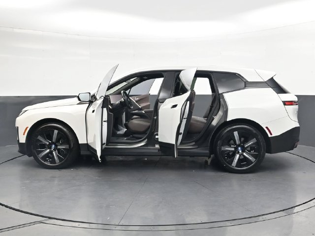 Certified 2024 BMW iX xDrive50 w/ Premium Package AWD/4WD image 37