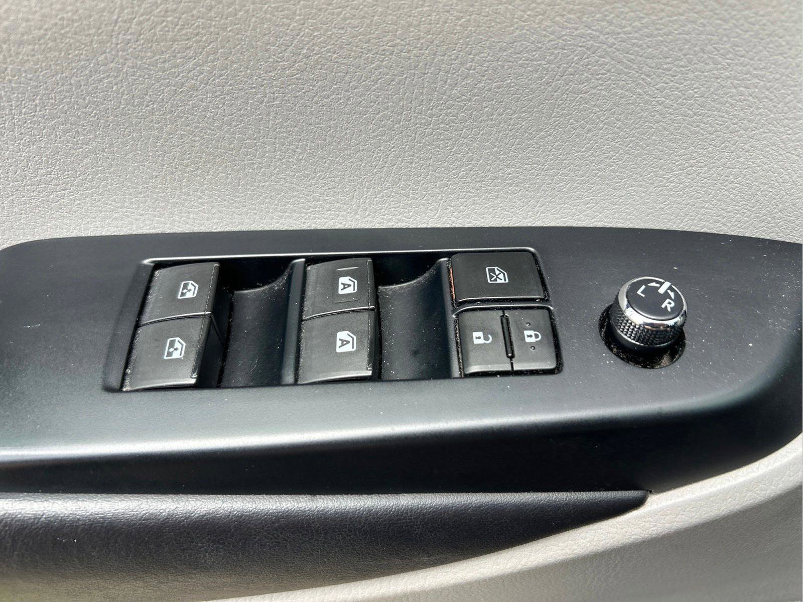 Used 2019 Toyota Highlander Plus FWD image 24