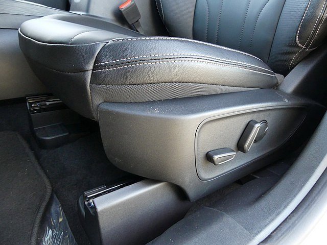 New 2025 Ford Escape SE w/ PHEV Premium Package image 12