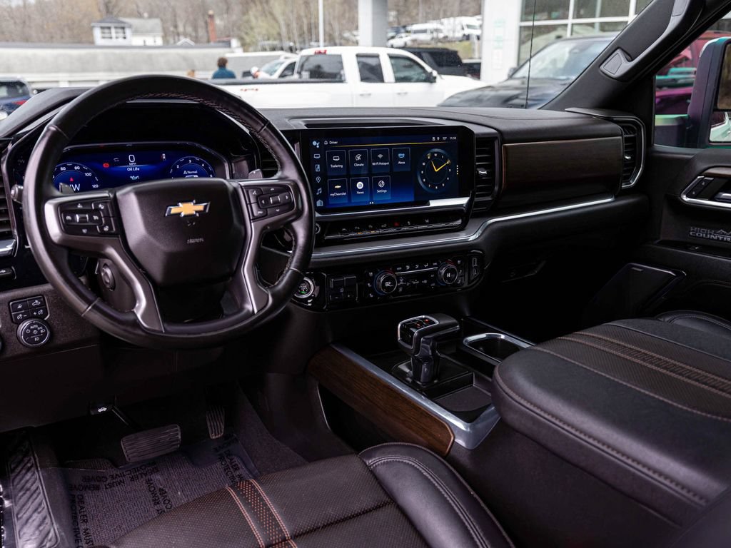 Used 2024 Chevrolet Silverado 1500 High Country w/ Technology Package AWD/4WD image 16