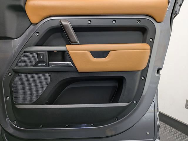 Used 2020 Land Rover Defender 110 X image 27