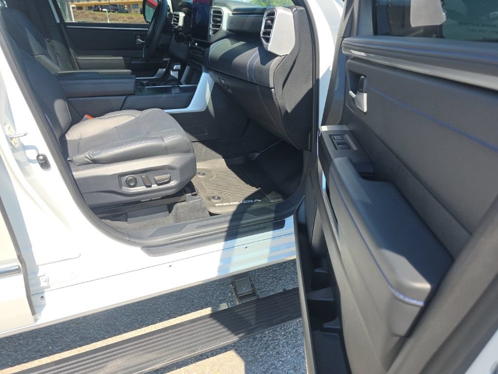 Certified 2025 Toyota Sequoia Platinum AWD/4WD image 9