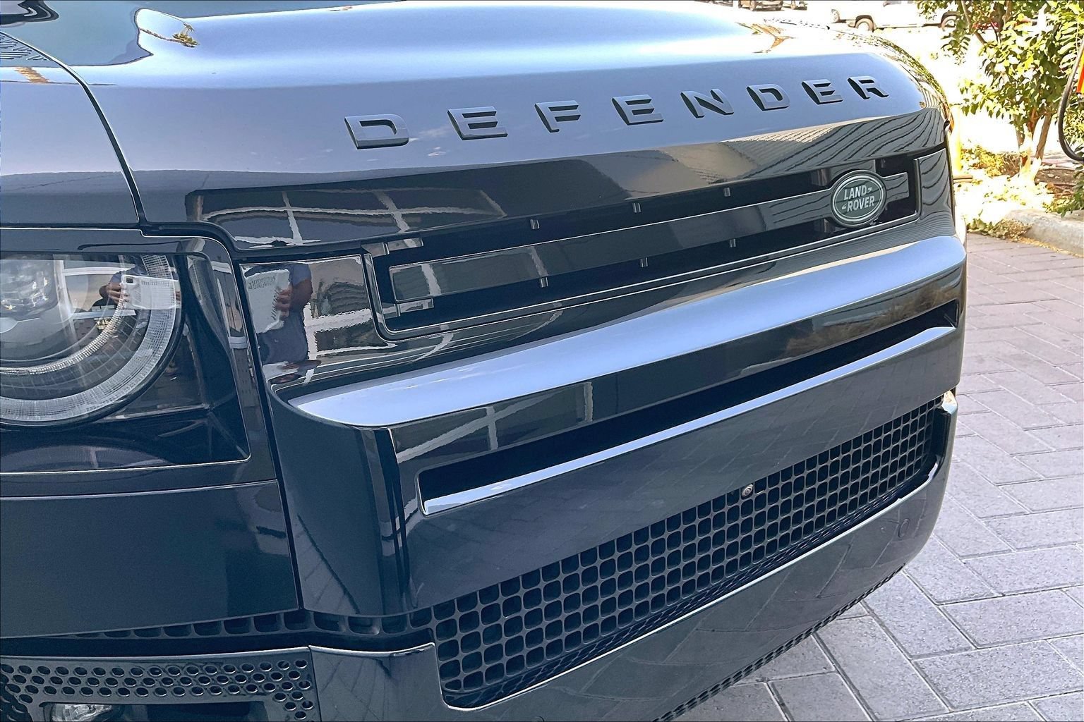 Used 2025 Land Rover Defender 90 X-Dynamic SE AWD/4WD image 30