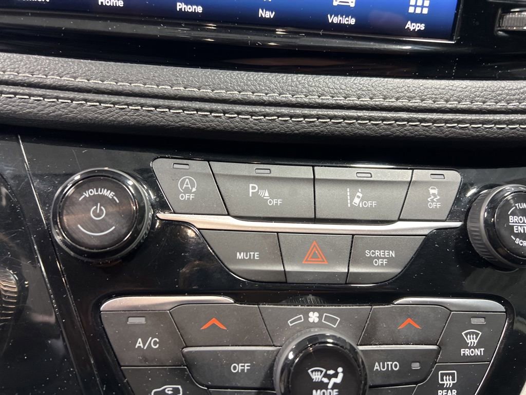 Used 2024 Chrysler Pacifica Limited image 28