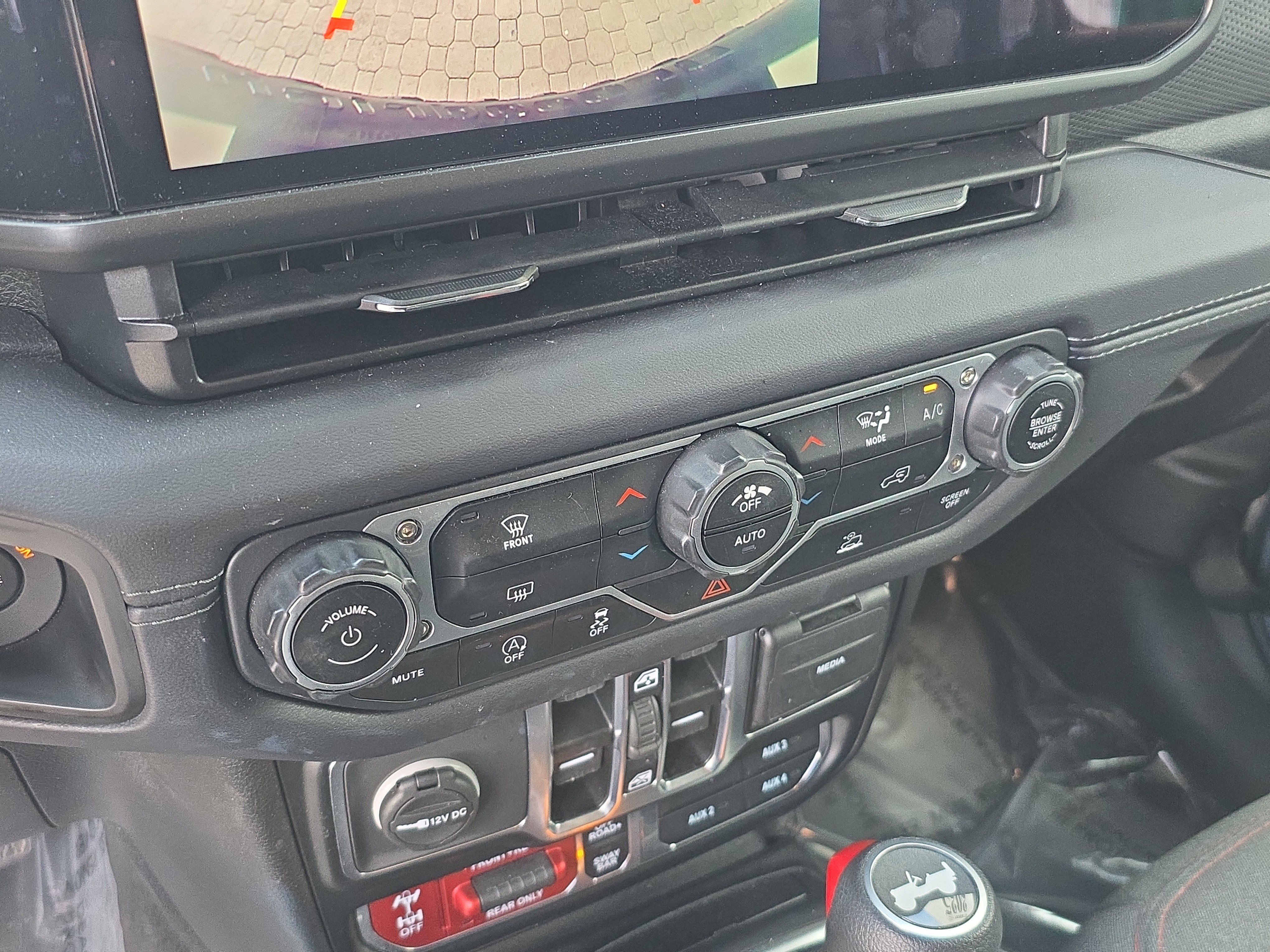 Used 2025 Jeep Wrangler Unlimited Rubicon image 24