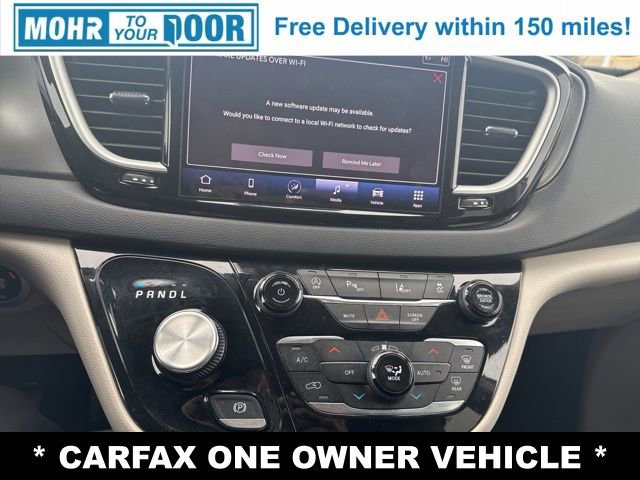 Used 2023 Chrysler Pacifica Touring-L image 15