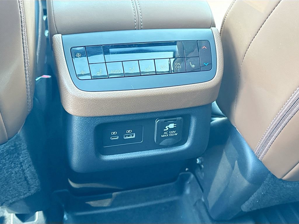 Used 2025 Nissan Pathfinder Platinum image 26