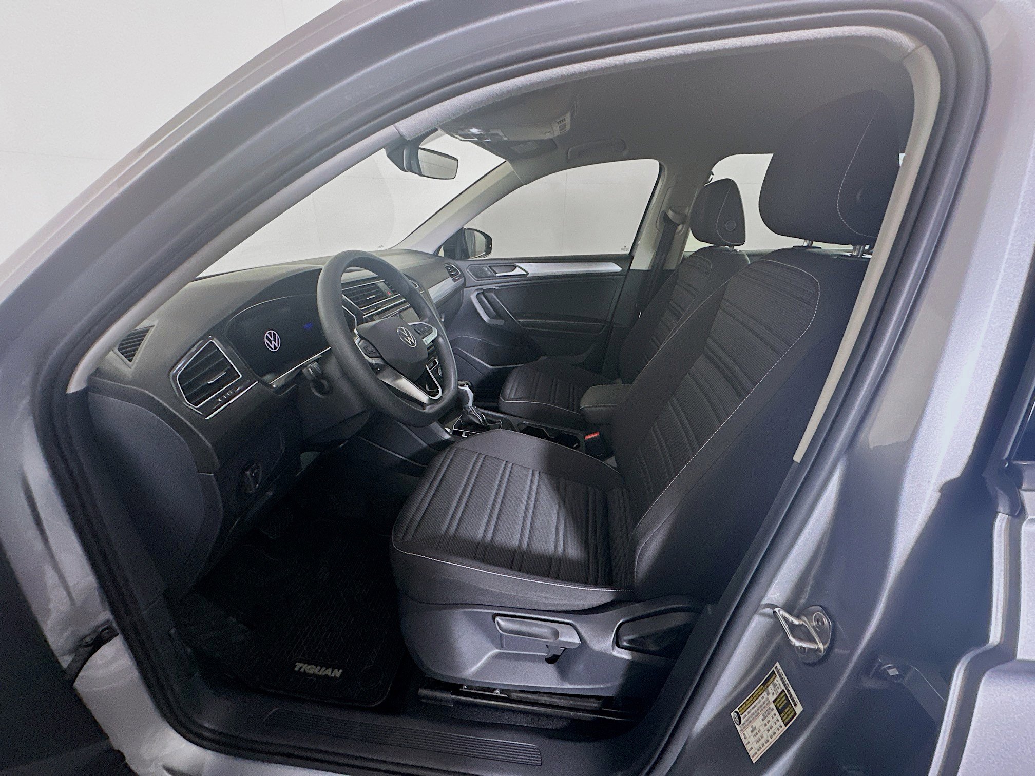 Used 2023 Volkswagen Tiguan S image 13