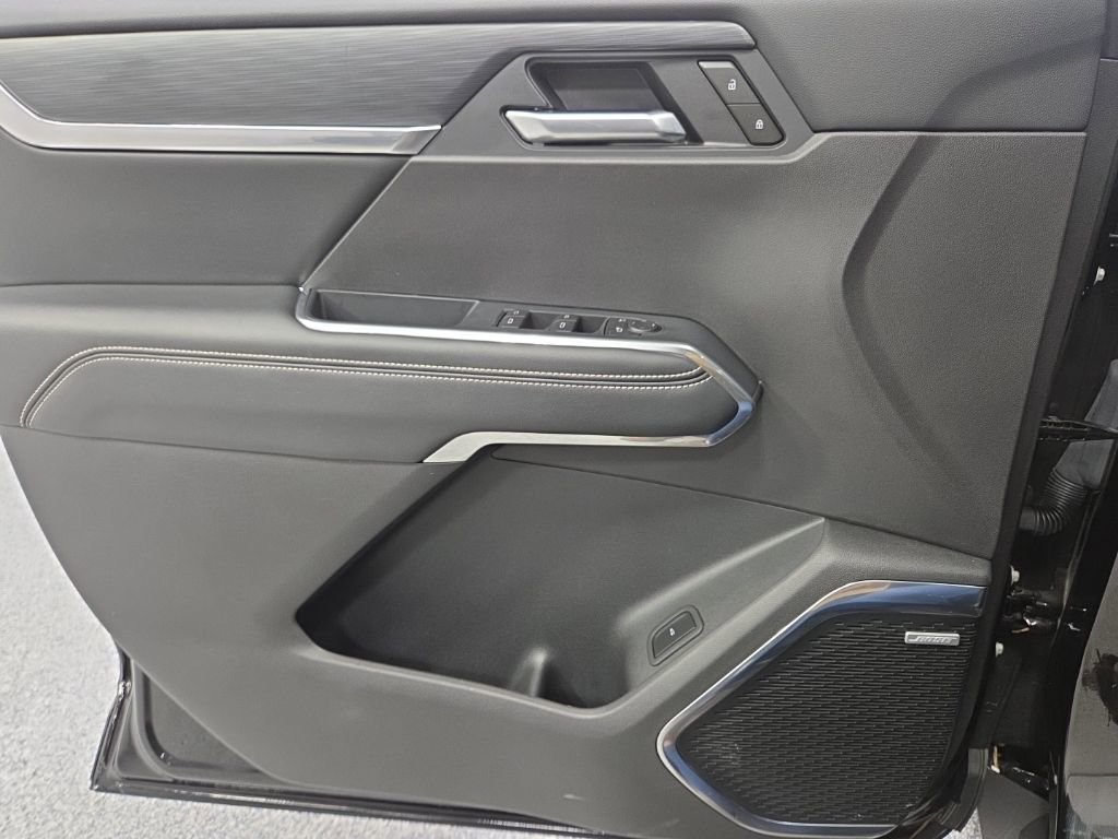 Used 2025 GMC Acadia Elevation AWD/4WD image 29