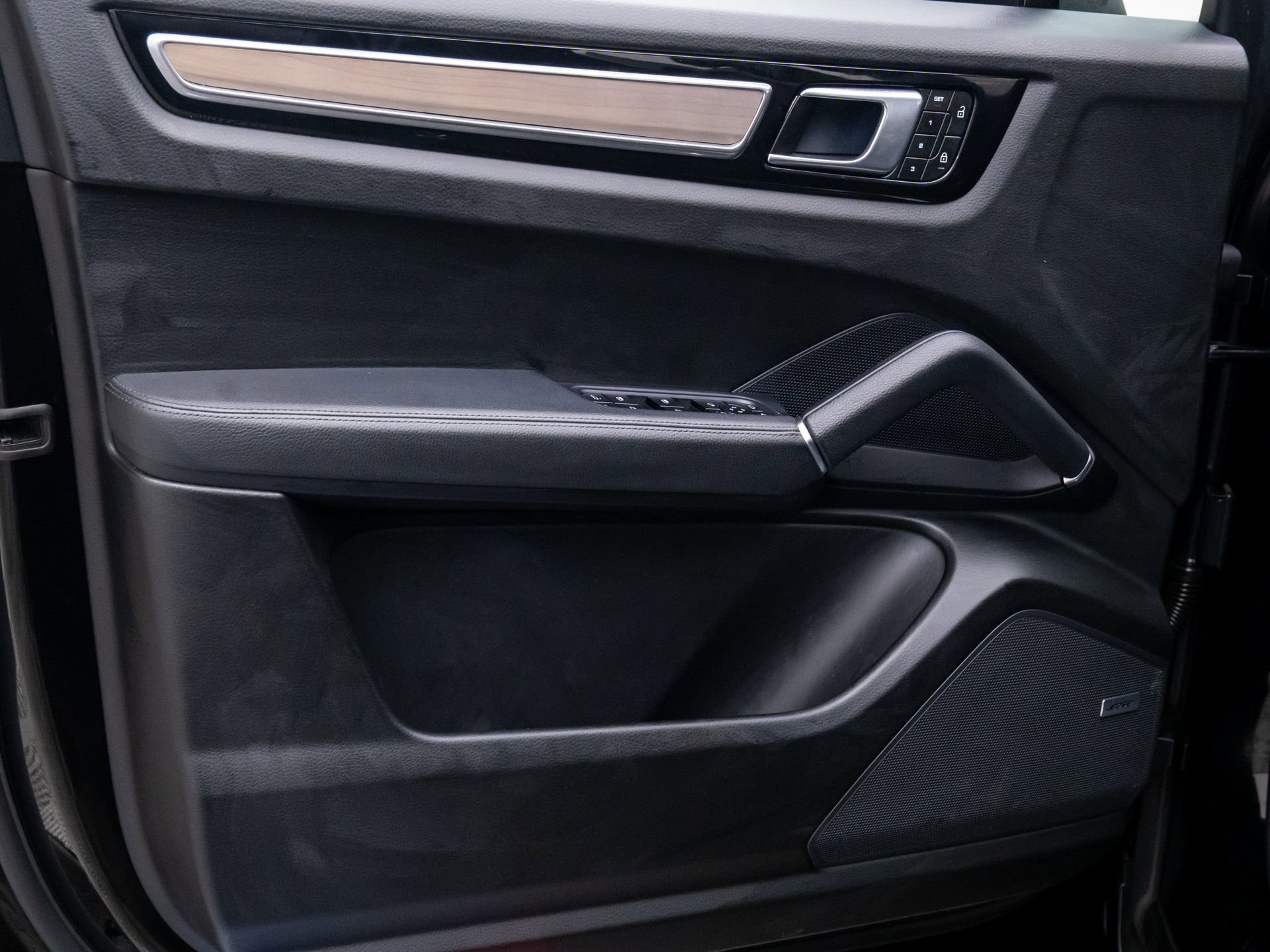 Certified 2023 Porsche Cayenne Platinum Edition image 14