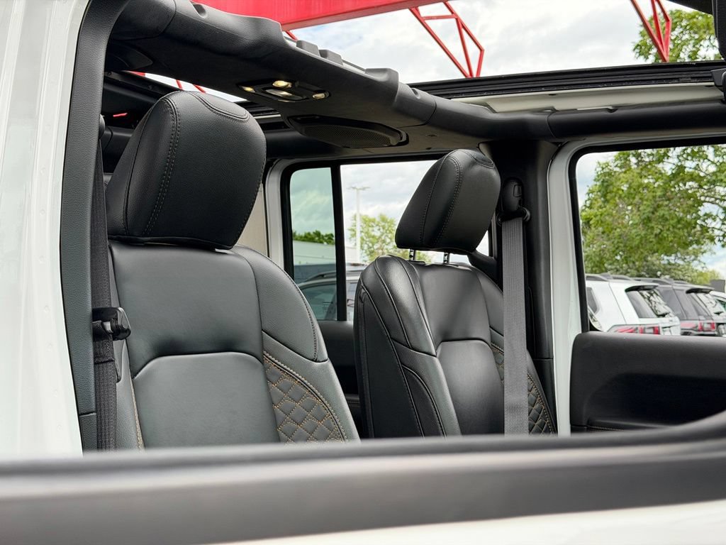 Used 2022 Jeep Wrangler Unlimited Sahara AWD/4WD image 38