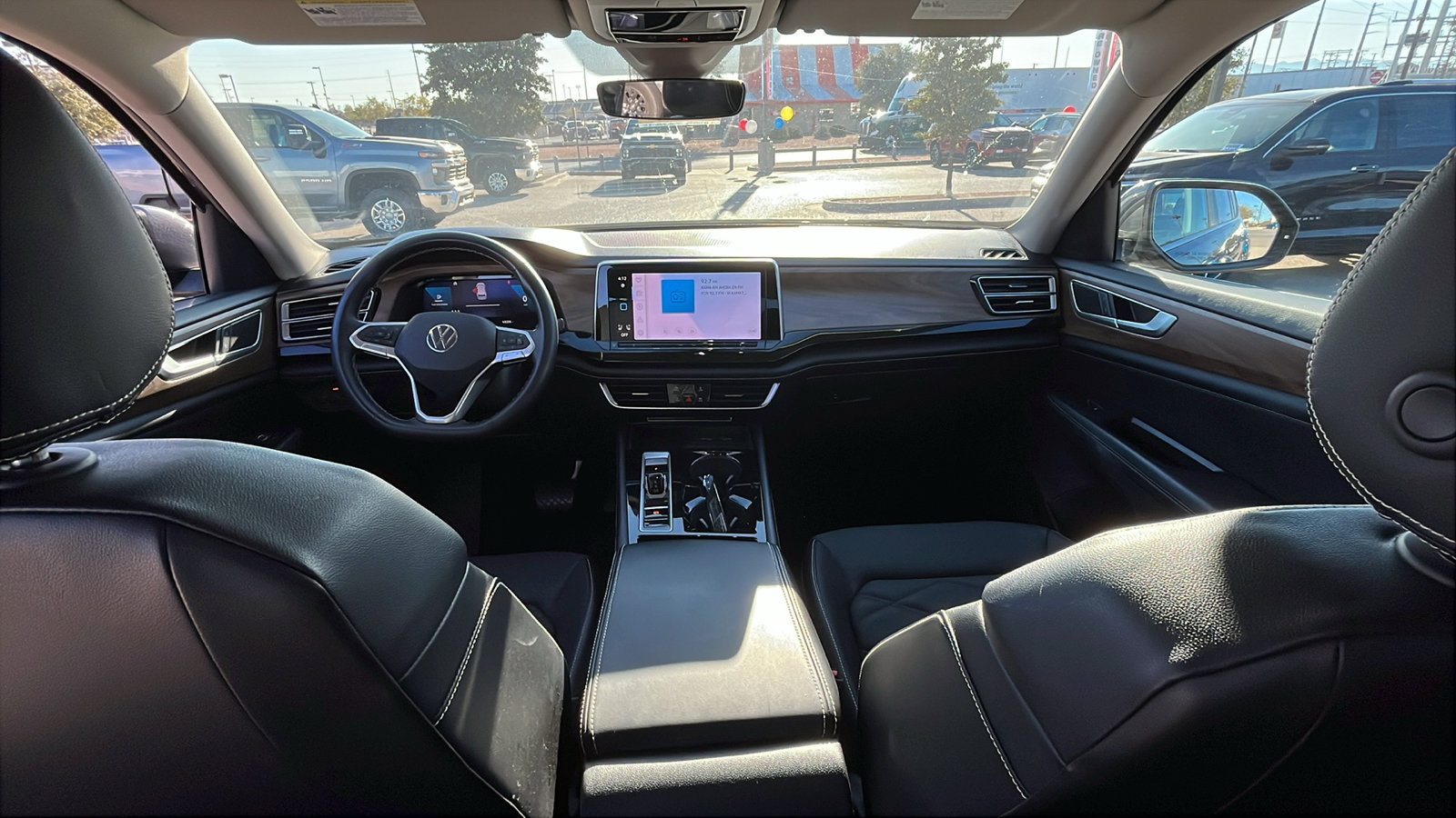 Used 2024 Volkswagen Atlas SE image 25