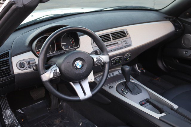 Used 2004 BMW Z4 2.5i RWD image 25