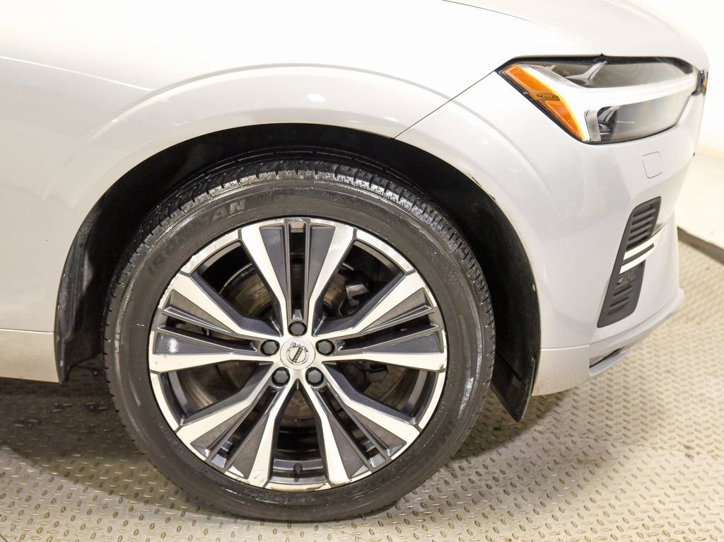 Used 2022 Volvo XC60 B5 Momentum w/ Climate Package image 13