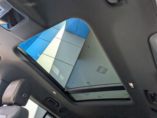 Used 2023 Land Rover Defender 130 X-Dynamic SE image 26