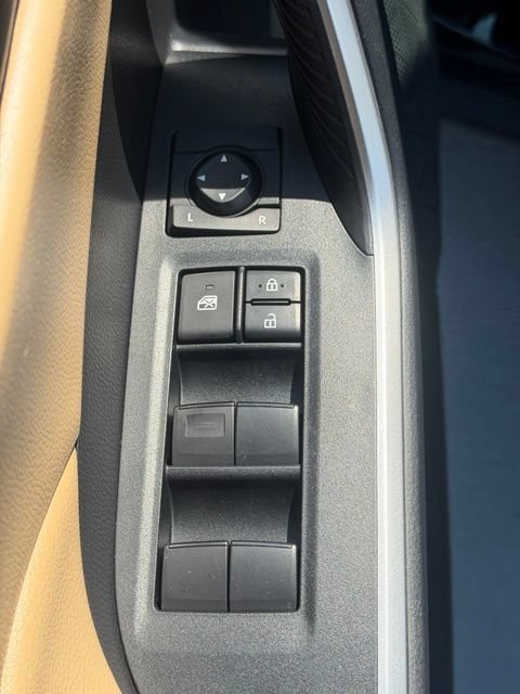 Used 2019 Toyota RAV4 LE w/ All Weather Liner Package AWD/4WD image 18