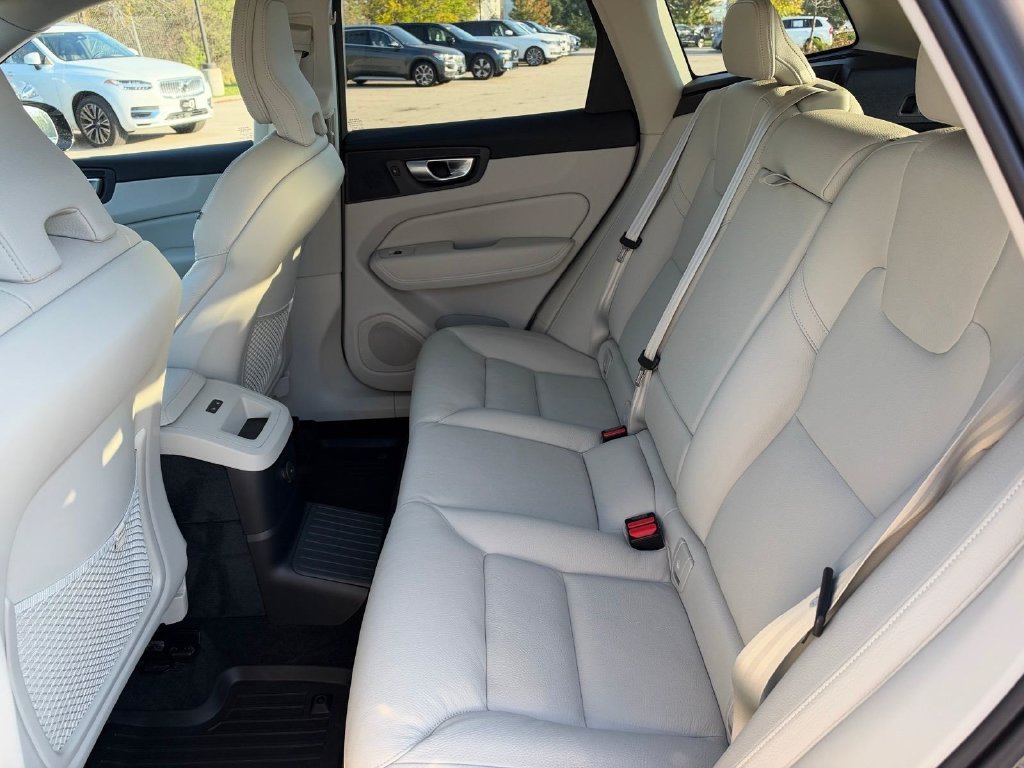 Certified 2024 Volvo XC60 T8 Core w/ Climate Package AWD/4WD image 9