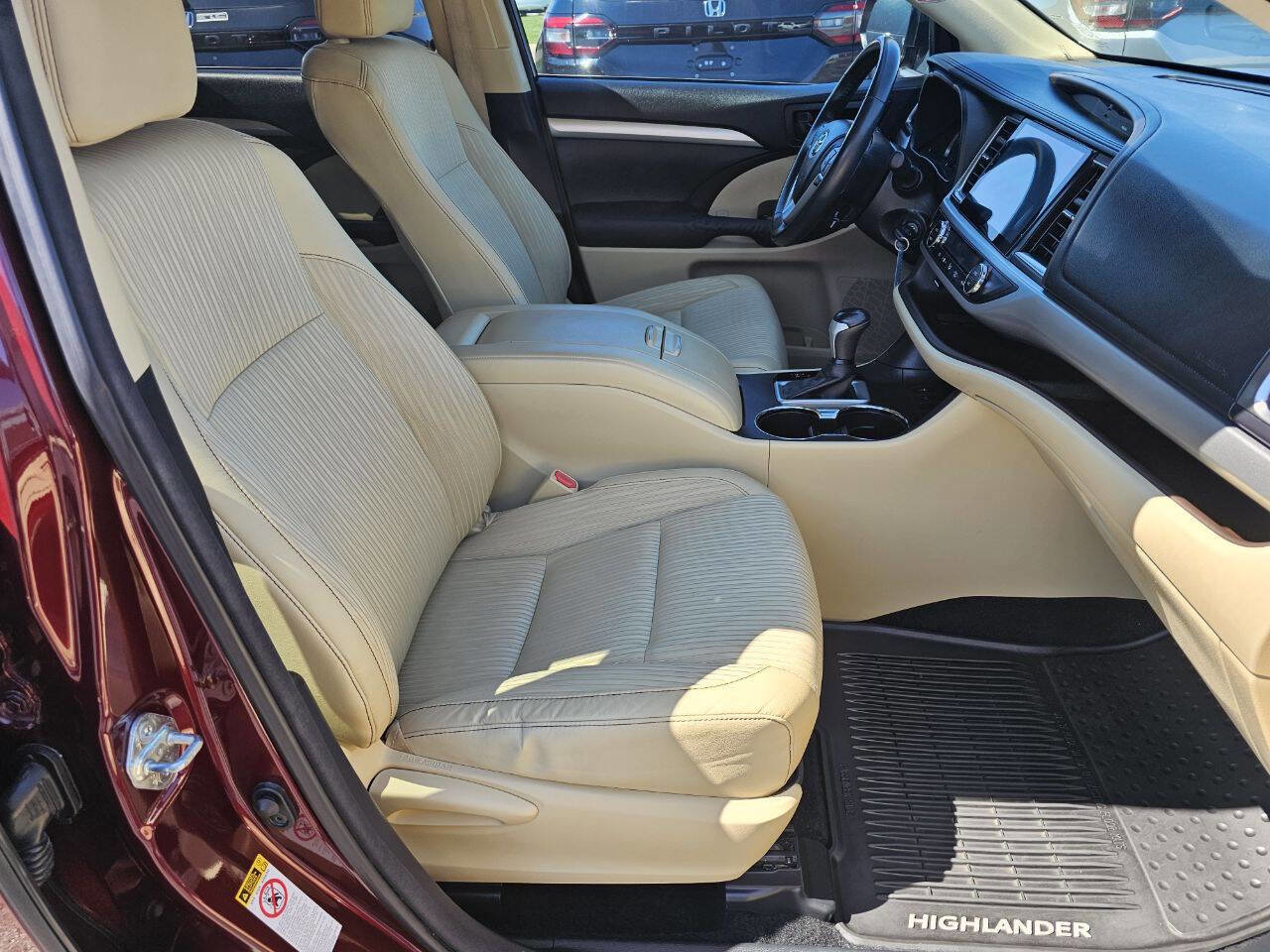 Used 2014 Toyota Highlander Plus FWD image 32