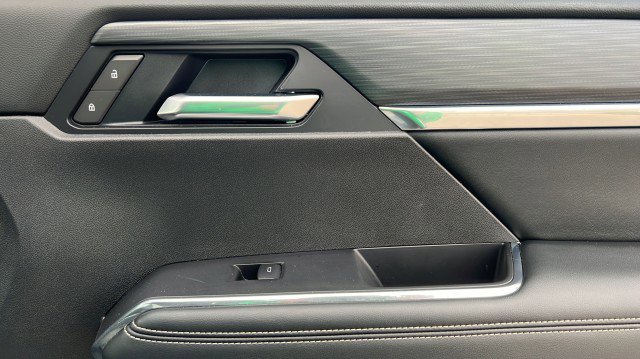 Used 2025 GMC Acadia Elevation image 12