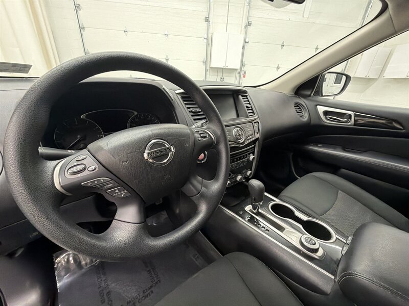 Used 2019 Nissan Pathfinder S AWD/4WD image 11