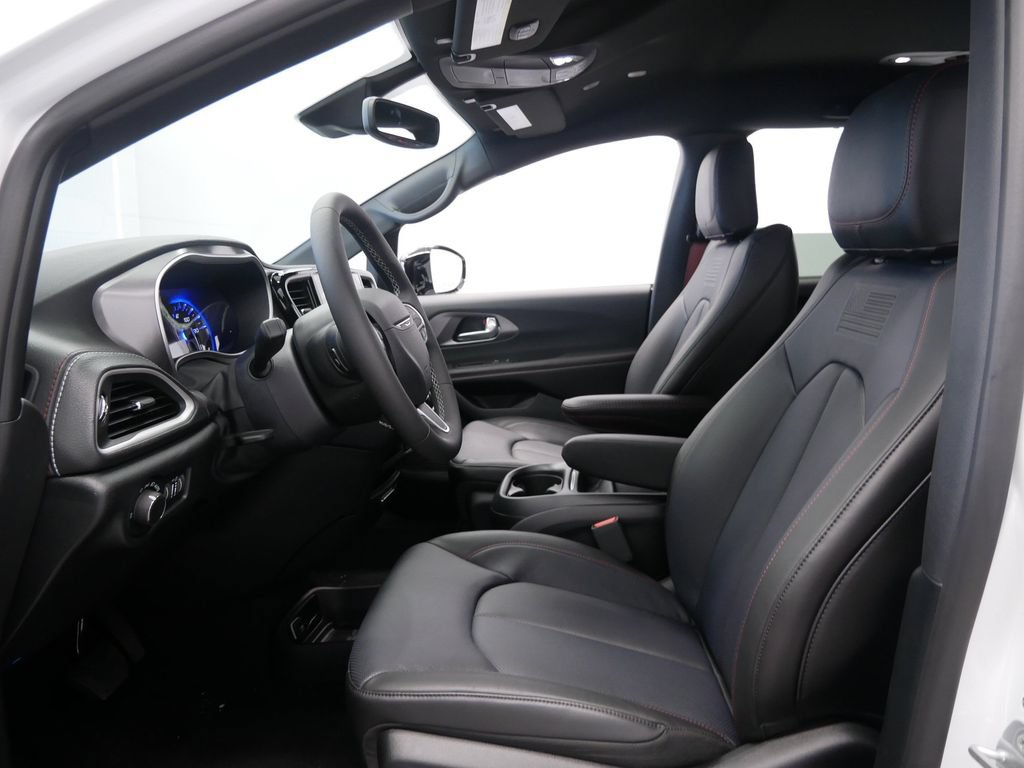 New 2027 Chrysler Pacifica Select AWD/4WD image 12