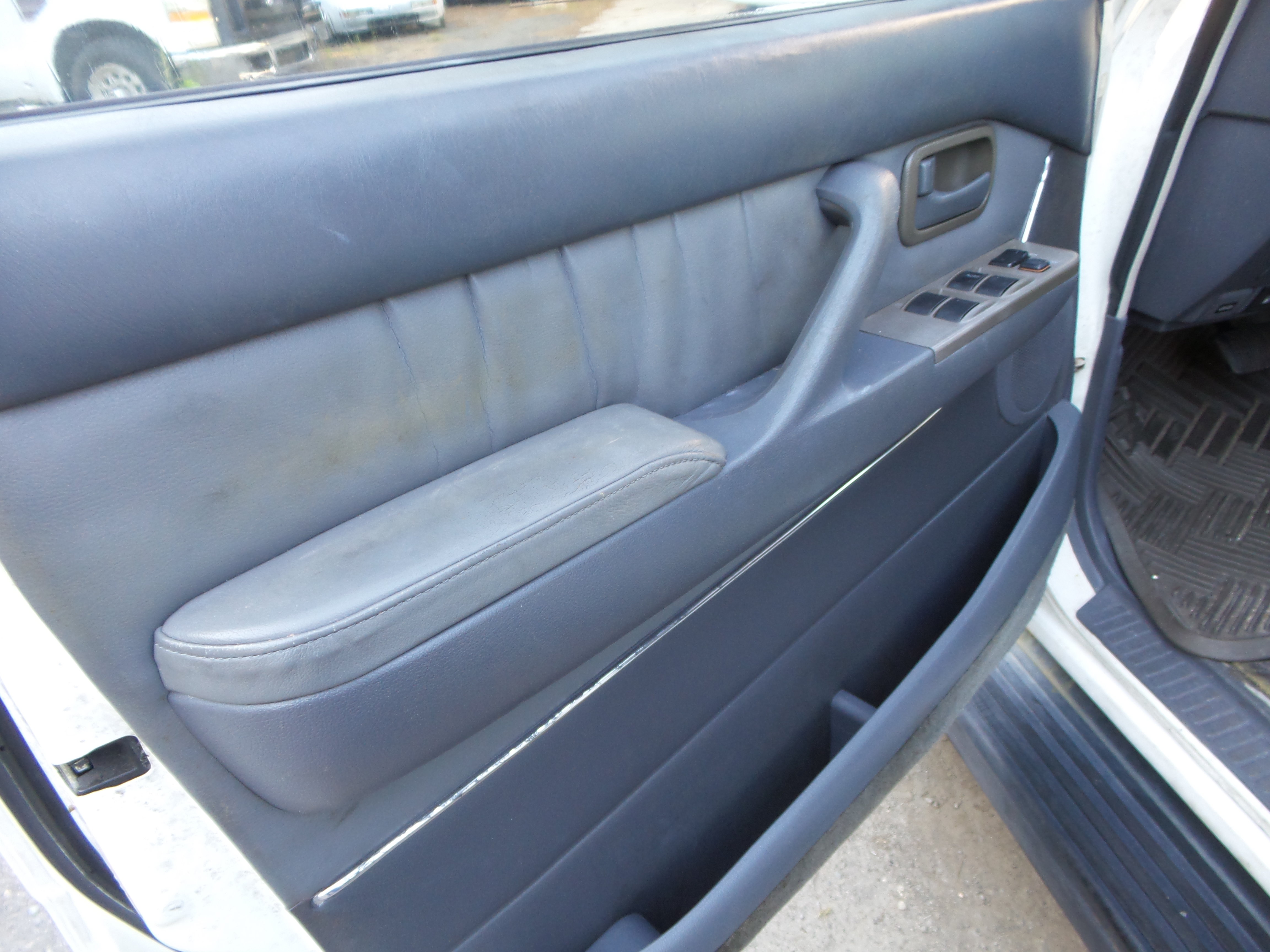 Used 1997 Toyota Land Cruiser w/ Leather Trim Pkg AWD/4WD image 11