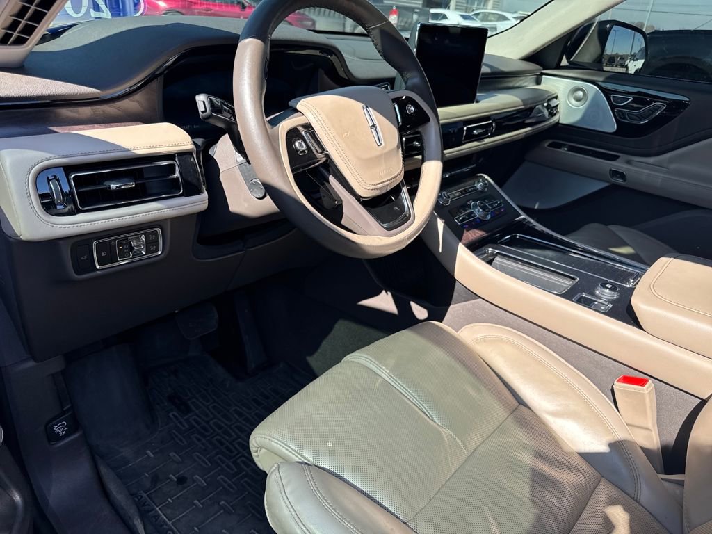 Used 2024 Lincoln Aviator Reserve w/ Equipment Group 201A image 4
