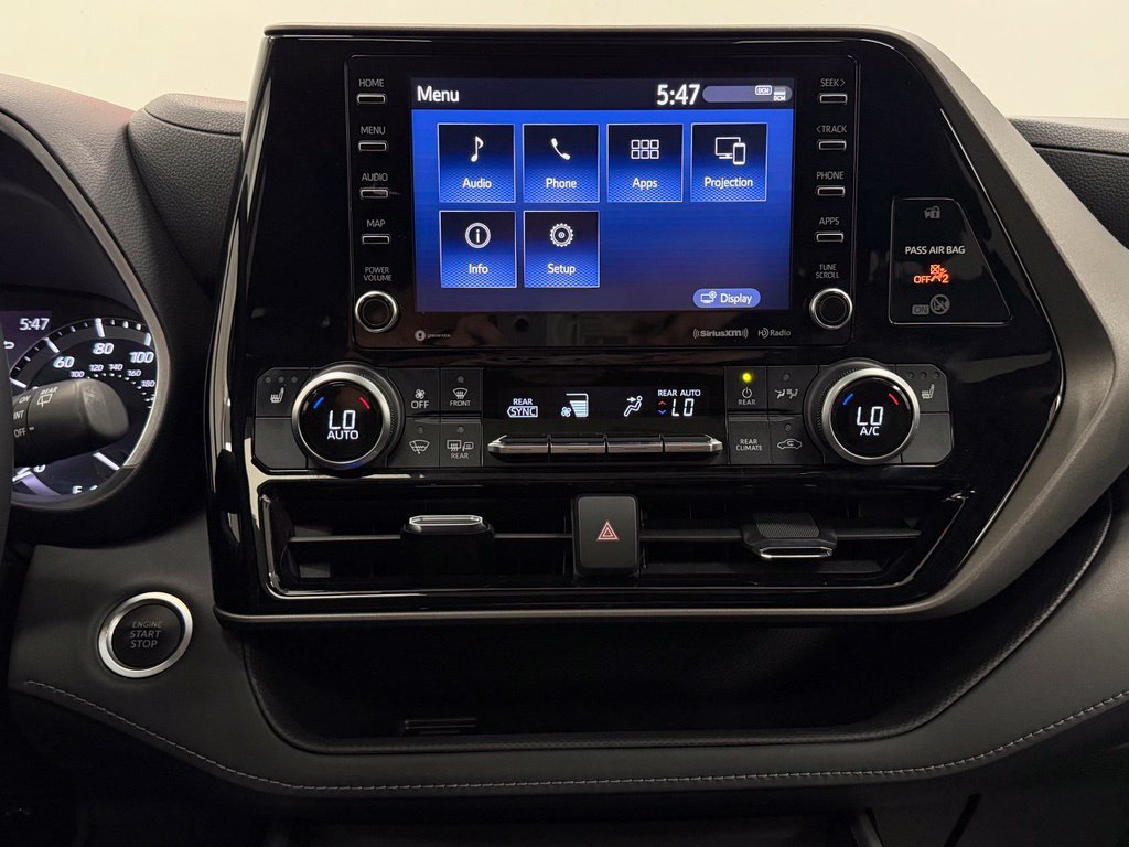 Used 2021 Toyota Highlander XLE FWD image 19