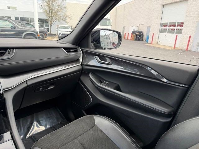 Used 2022 Jeep Grand Cherokee L Laredo image 9