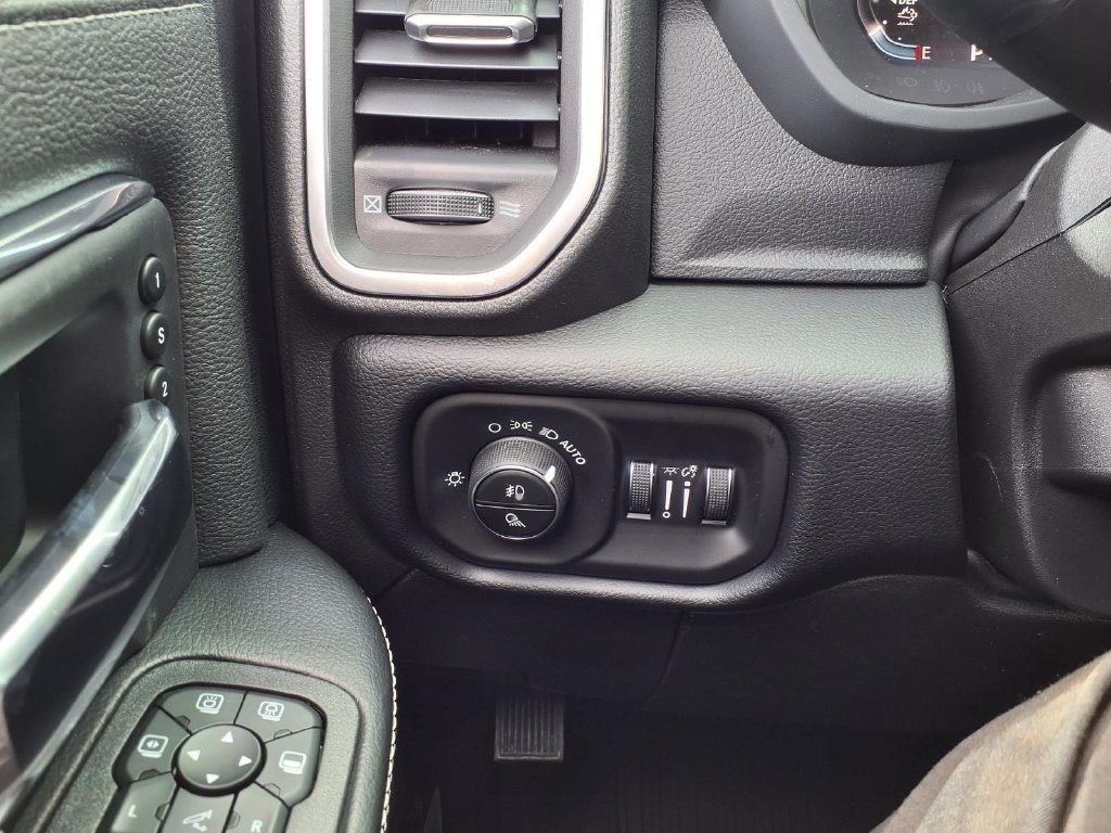 New 2027 RAM 3500 Laramie AWD/4WD image 16