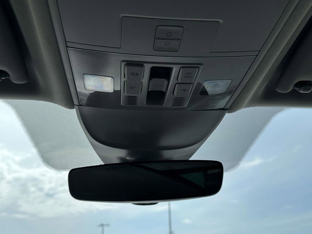 New 2025 Volkswagen Taos SE AWD/4WD image 25