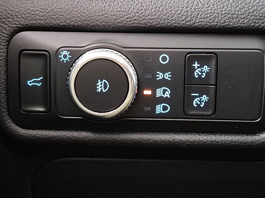 Used 2021 Ford Explorer Limited w/ Equipment Group 301A AWD/4WD image 16