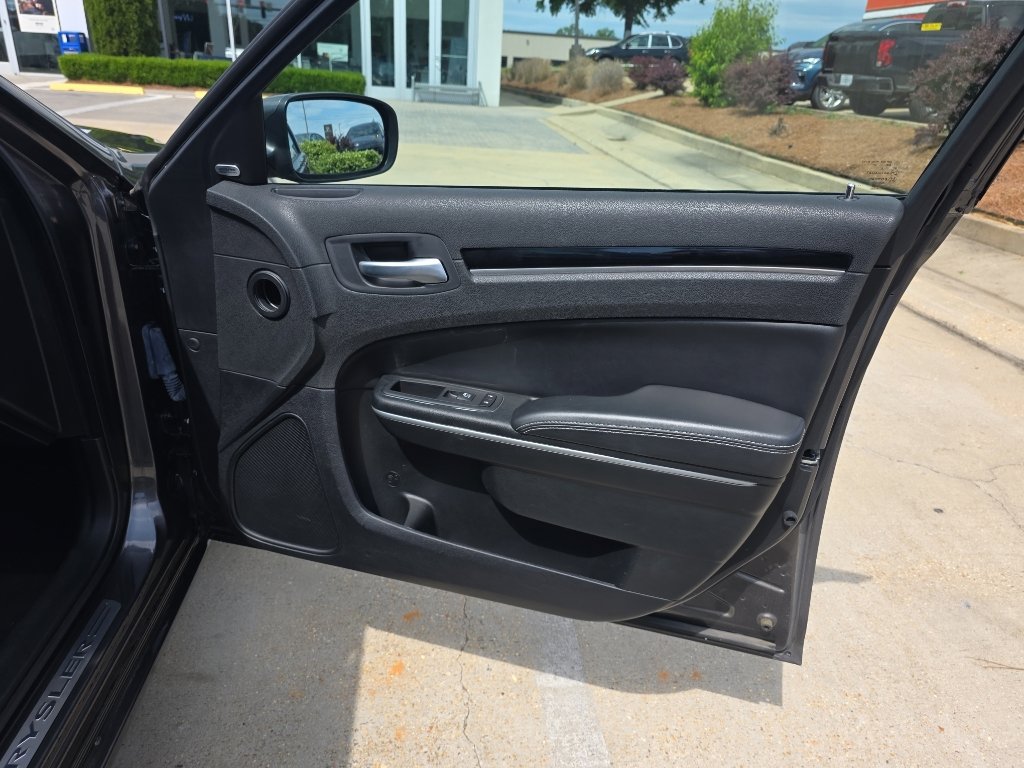 Used 2023 Chrysler 300 S w/ Comfort Group RWD image 23