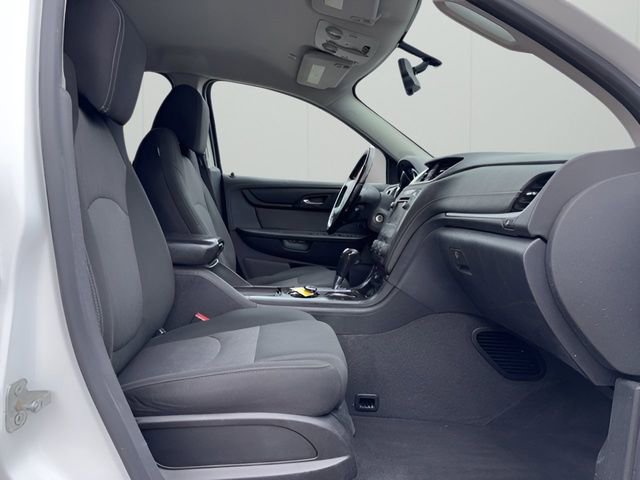 Used 2017 Chevrolet Traverse LT w/ Style and Technology Package image 12