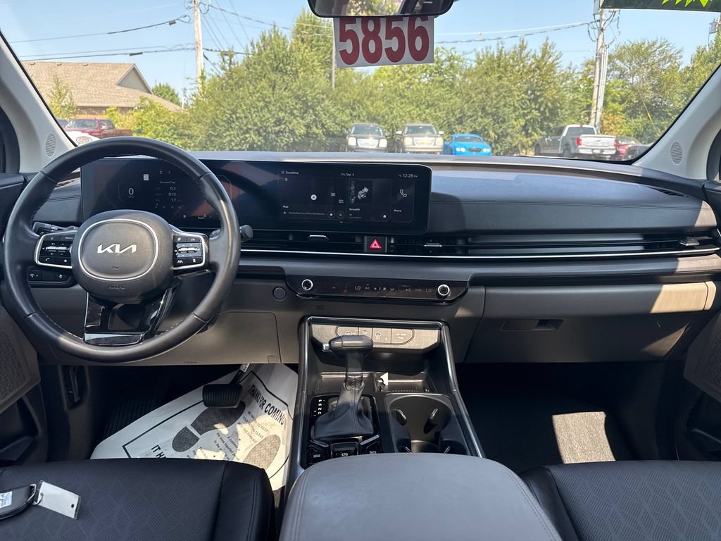 Used 2025 Kia Carnival SX FWD image 17