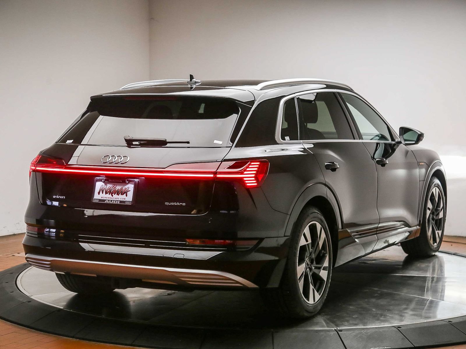 Certified 2022 Audi e-tron Premium Plus AWD/4WD image 7