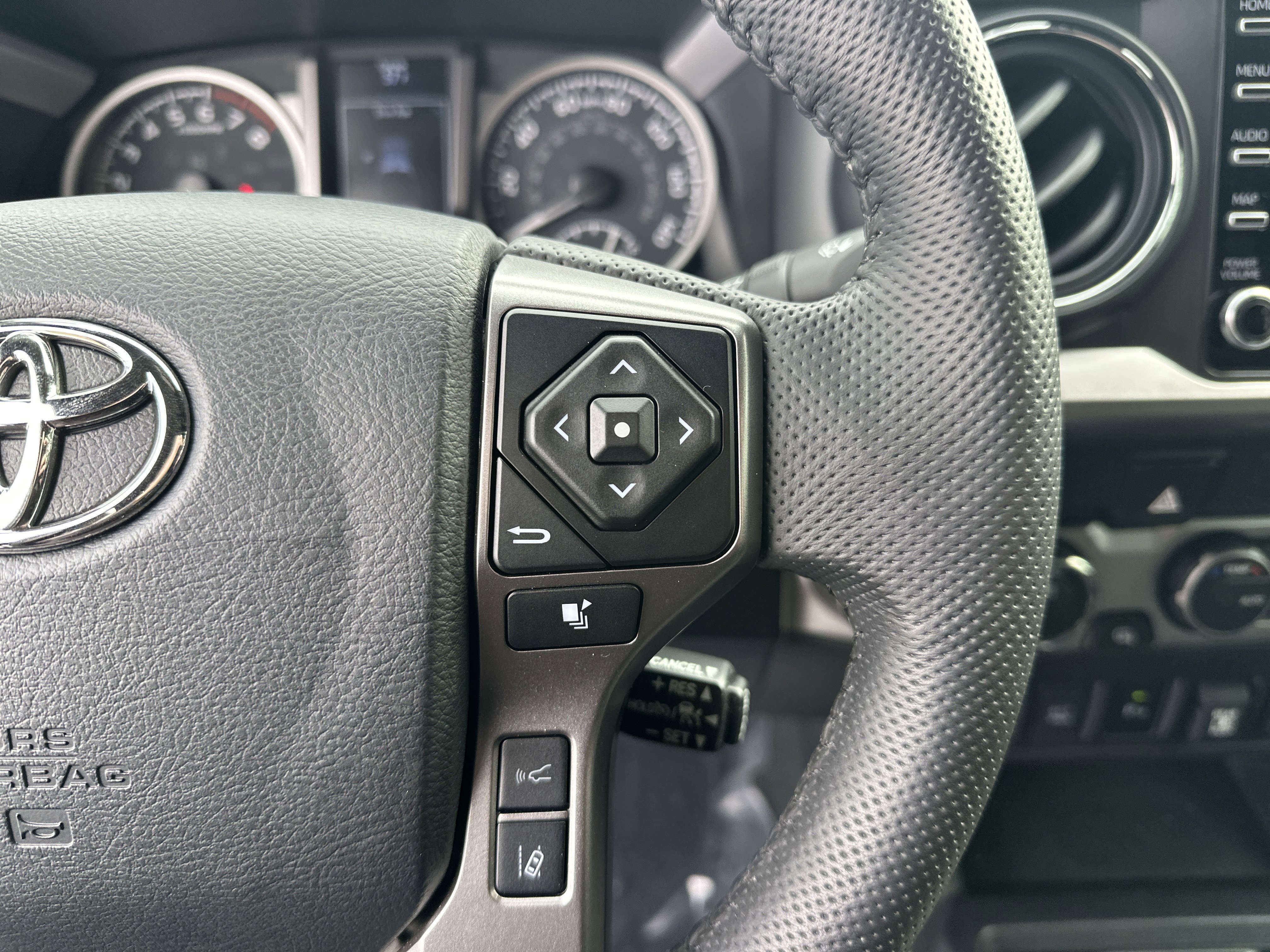 Used 2023 Toyota Tacoma Limited image 20