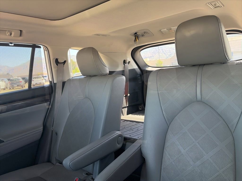 Used 2021 Toyota Highlander Platinum AWD/4WD image 35
