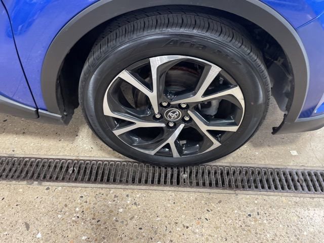 Used 2018 Toyota C-HR XLE image 38