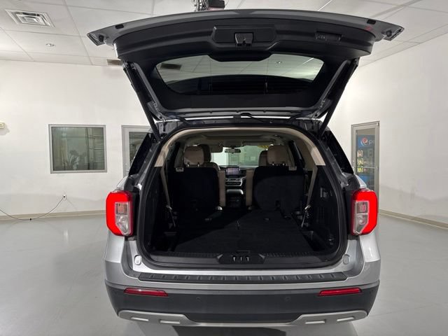 Used 2022 Ford Explorer XLT w/ Equipment Group 202A AWD/4WD image 12