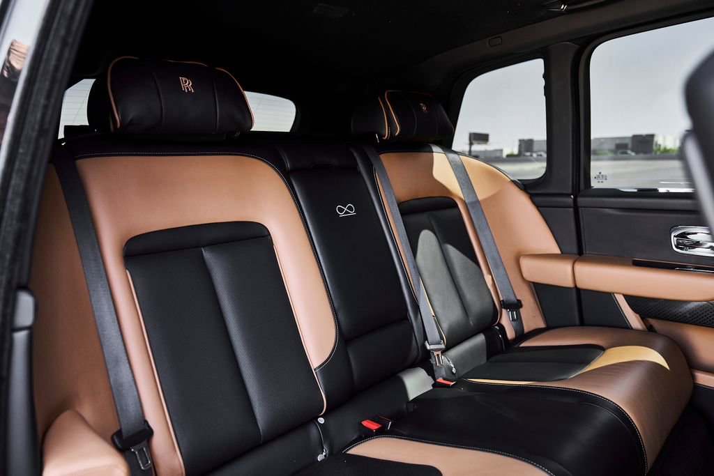 Used 2022 Rolls-Royce Cullinan Black Badge w/ Dark Exterior Package AWD/4WD image 49
